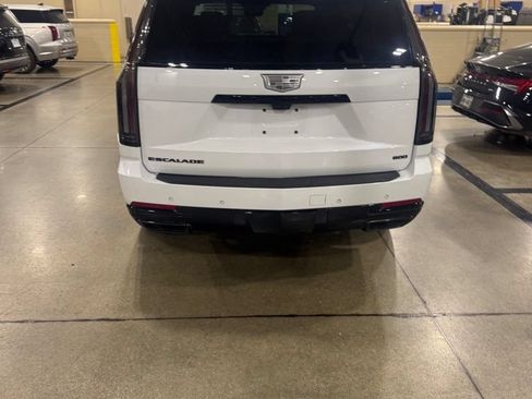 Used 2026 Cadillac Escalade Platinum Sport w/ LPO, ONYX Package AWD/4WD image 3