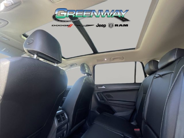 Used 2021 Volkswagen Tiguan SE w/ Panoramic Sunroof Package FWD image 16