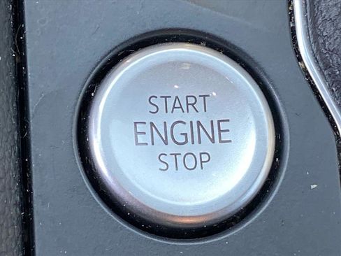 Used 2022 Volkswagen Atlas Cross Sport SE w/ Panoramic Sunroof Package image 17