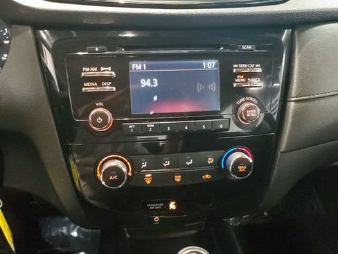 Used 2017 Nissan Rogue S AWD/4WD image 19