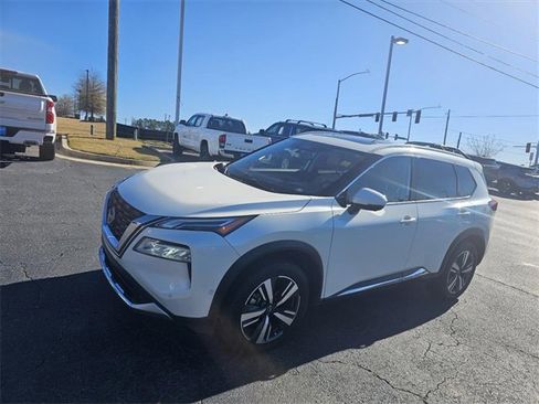 Used 2023 Nissan Rogue Platinum w/ Platinum Premium Package image 3