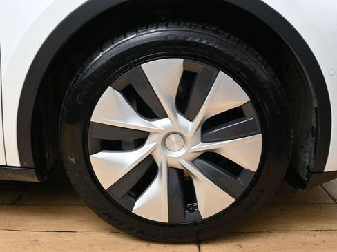 Used 2021 Tesla Model Y Long Range AWD/4WD image 14
