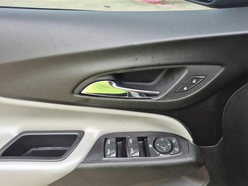 Used 2018 Chevrolet Equinox LS FWD image 12