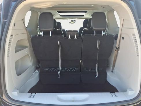 Used 2024 Chrysler Pacifica Limited FWD image 24