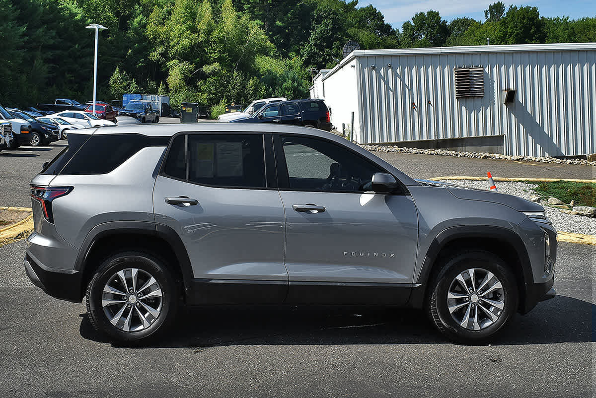 Used 2026 Chevrolet Equinox LT AWD/4WD image 6