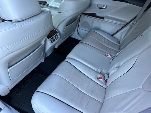 Used 2010 Toyota Venza AWD image 11