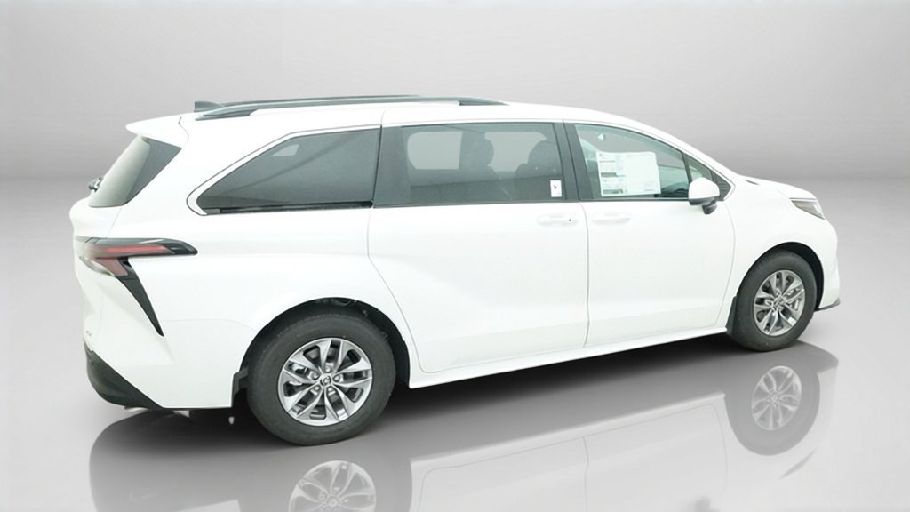 New 2026 Toyota Sienna XLE FWD image 8