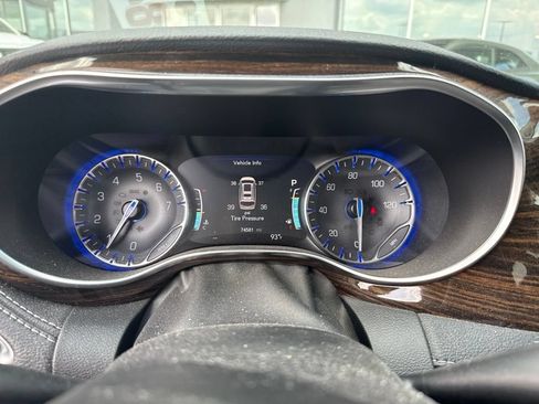 Used 2021 Chrysler Pacifica Limited w/ Uconnect Theater Family Group AWD/4WD image 6