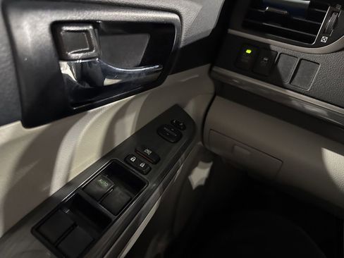 Used 2014 Toyota Camry XLE w/ Leather Package image 21