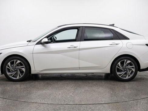 Used 2025 Hyundai Elantra SEL FWD image 5