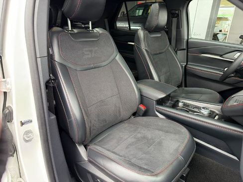 Certified 2025 Ford Explorer ST image 9