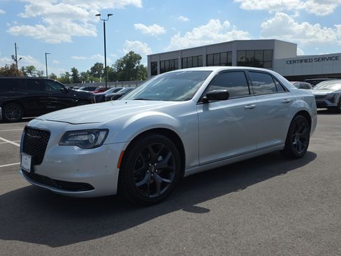 Used 2023 Chrysler 300 Touring w/ Safetytec Plus Group RWD image 1