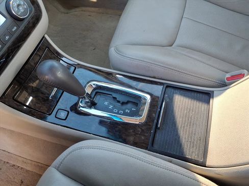 Used 2010 Cadillac DTS Luxury image 13