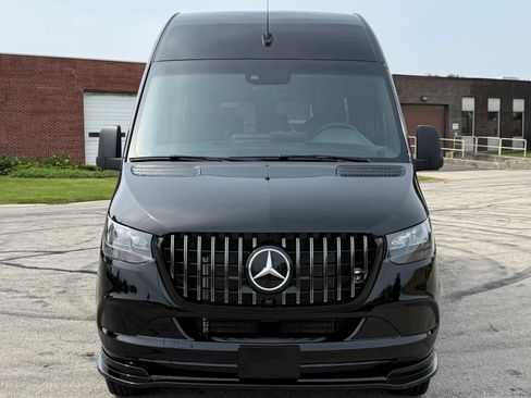 Used 2024 Mercedes-Benz Sprinter 2500 image 2