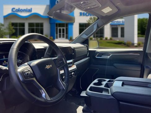 Used 2025 Chevrolet Silverado 1500 LT AWD/4WD image 15