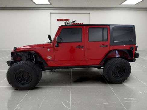 Used 2014 Jeep Wrangler Unlimited Sahara w/ Max Tow Package AWD/4WD image 2