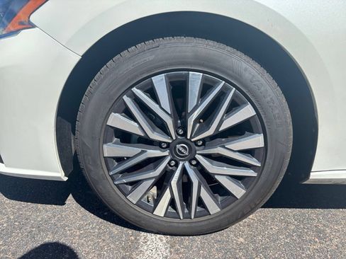 Used 2025 Nissan Altima 2.5 SV FWD image 27
