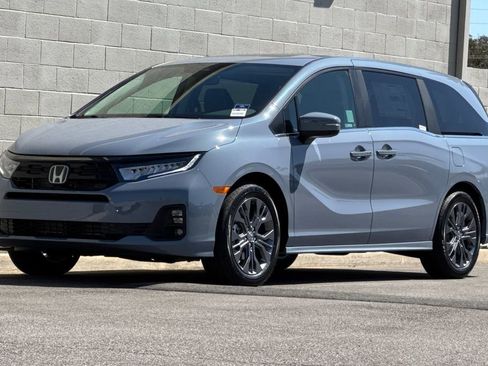 New 2026 Honda Odyssey Touring image 8