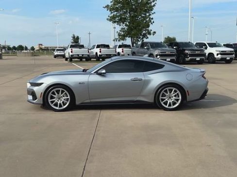 Used 2025 Ford Mustang GT Premium RWD image 5