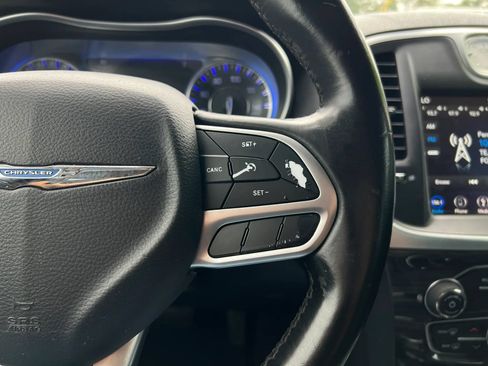 Used 2018 Chrysler 300 Touring w/ Chrome Appearance Package RWD image 22