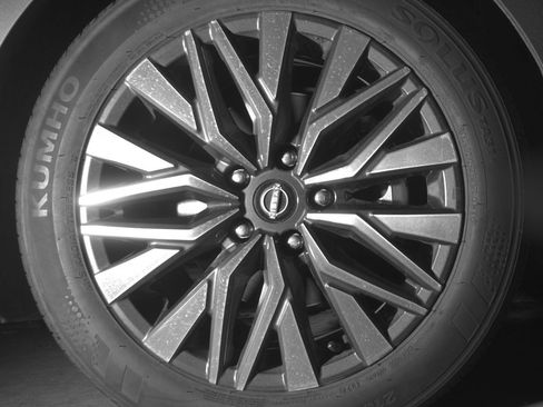 Used 2025 Nissan Altima 2.5 SV FWD image 13