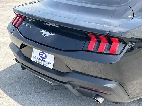 Used 2025 Ford Mustang Coupe RWD image 14