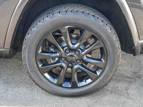 Used 2017 Jeep Grand Cherokee Altitude image 10