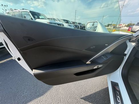 Used 2016 Chevrolet Corvette Stingray Convertible RWD image 9