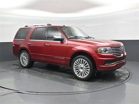 Used 2017 Lincoln Navigator Select image 1