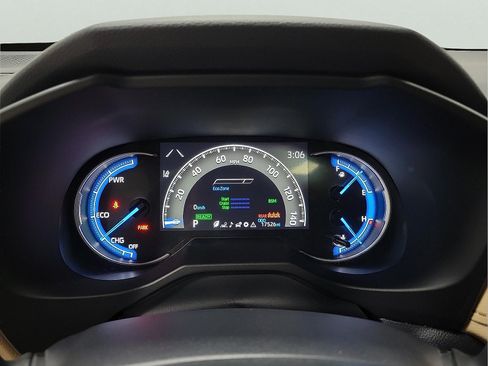 Certified 2024 Toyota RAV4 XLE Premium AWD/4WD image 17