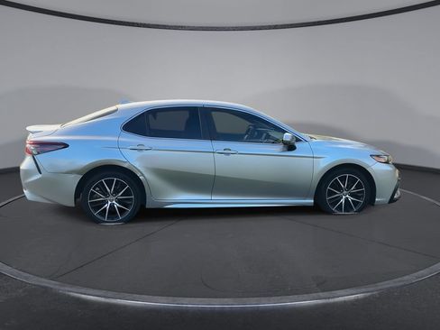 Used 2021 Toyota Camry SE FWD image 9