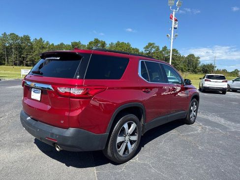 Used 2021 Chevrolet Traverse LT w/ LT Premium Package image 3