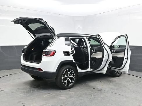 Used 2025 Jeep Compass Limited AWD/4WD image 39