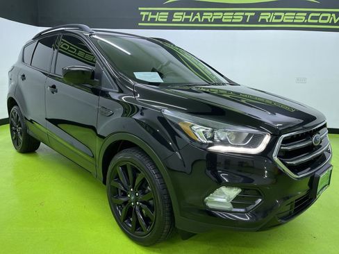 Used 2018 Ford Escape SE w/ SE Sport Appearance Package image 2