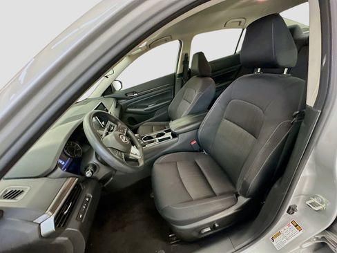 Used 2024 Nissan Altima 2.5 SV image 13