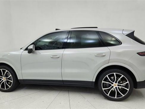 Used 2022 Porsche Cayenne image 4