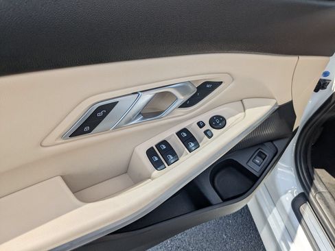 Used 2019 BMW 330i Sedan w/ Convenience Package RWD image 12