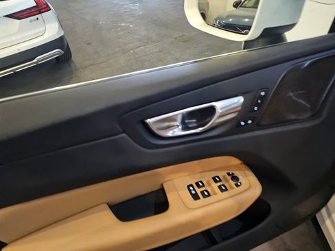 Certified 2023 Volvo XC60 B5 Ultimate w/ Climate Package AWD/4WD image 18
