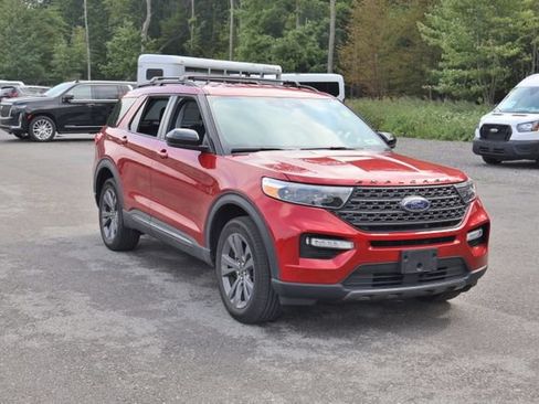 Used 2024 Ford Explorer XLT w/ Equipment Group 202A AWD/4WD image 8
