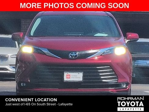 Used 2026 Toyota Sienna XLE FWD image 2