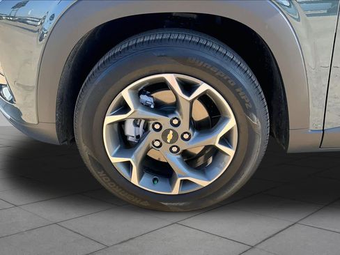 Used 2026 Chevrolet Trax LT w/ Sunroof Package FWD image 9