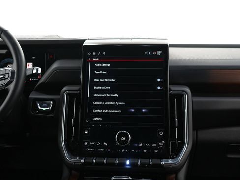 Used 2025 GMC Yukon Denali AWD/4WD image 18