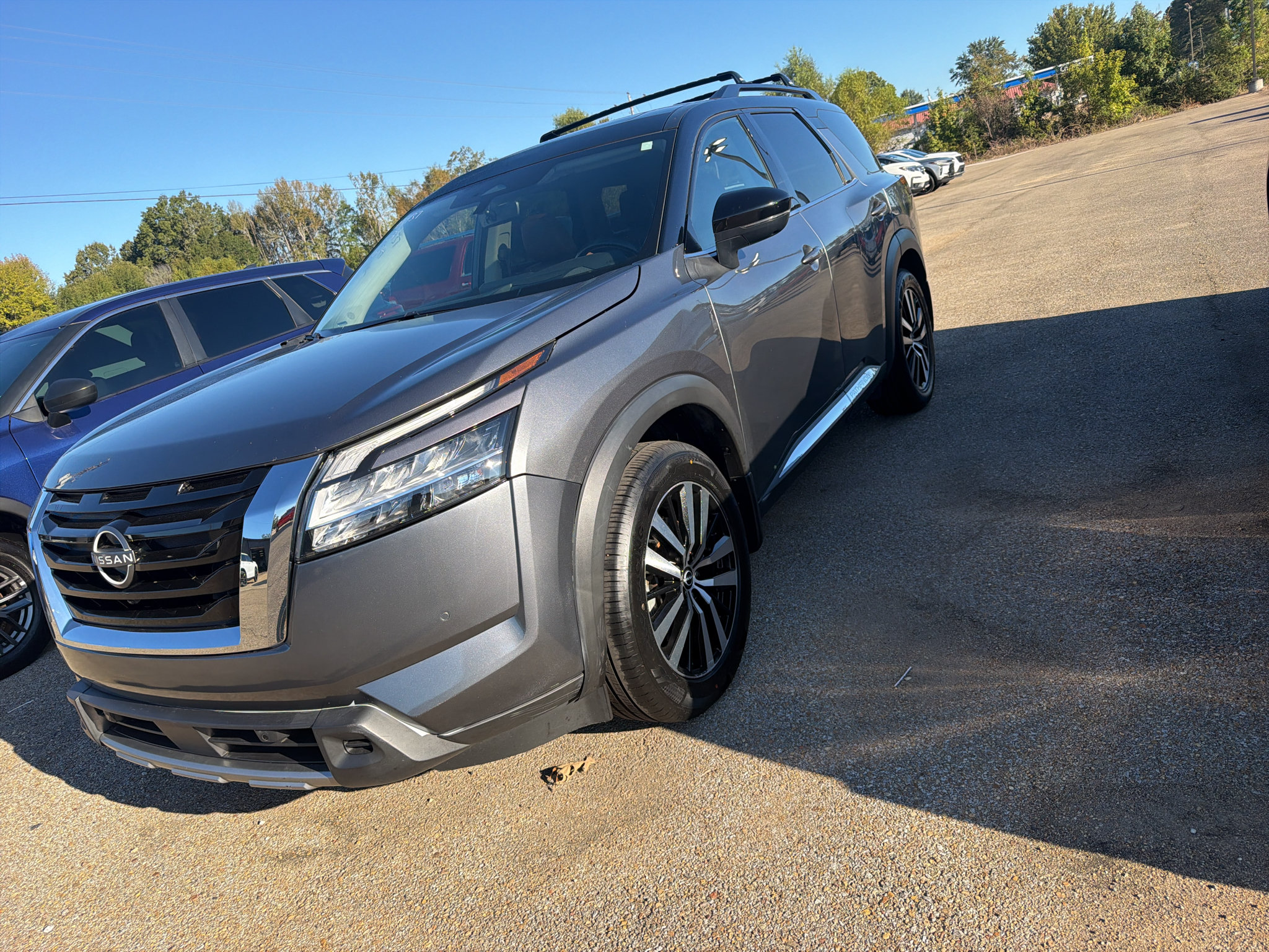 Used 2024 Nissan Pathfinder Platinum w/ Cargo Package FWD image 1