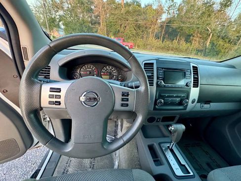 Used 2018 Nissan Frontier SV image 15