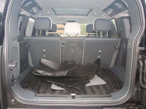 Used 2025 Land Rover Defender 110 V8 image 12