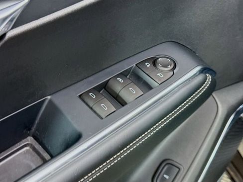 Used 2025 GMC Acadia Elevation image 21