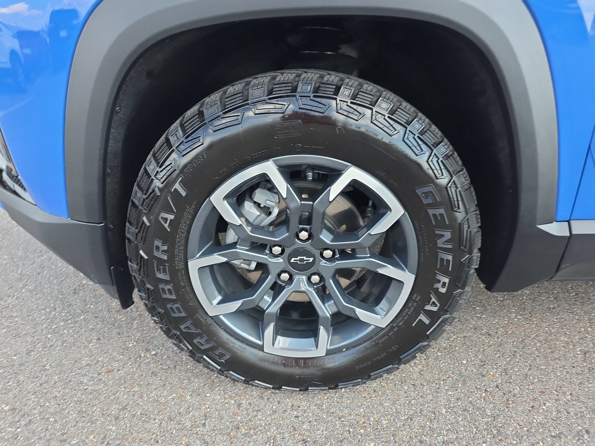 Used 2025 Chevrolet Equinox ACTIV w/ Safety and Technology Package AWD/4WD image 9