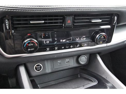 Used 2021 Nissan Rogue SV AWD/4WD image 28