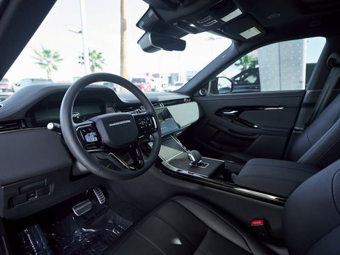 Used 2024 Land Rover Range Rover Evoque Dynamic SE image 2