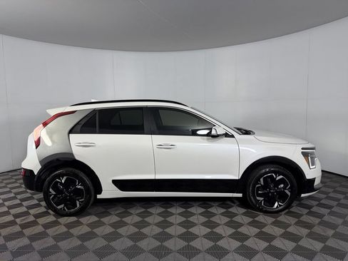 Used 2023 Kia Niro Wave FWD image 5